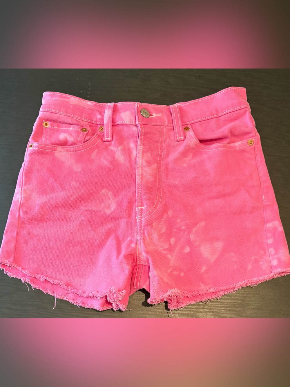 Levi’s Wedgie Straight Shorts Pink Bleach Wash Button Fly Size 28